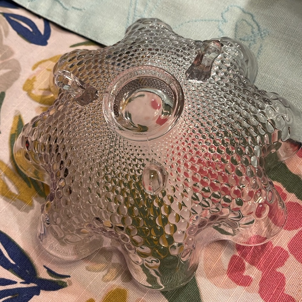 Vintage pink purple  glass 3 Toed Candy Dish Bowl - Picture 3 of 5